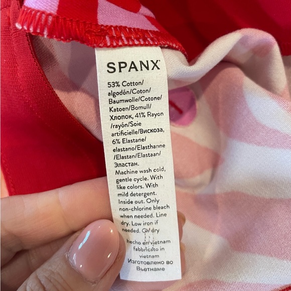 NWOT Spanx On the Go, Print Red and Pink Zebra Stripe Shorts, Size Large - Picture 6 of 6